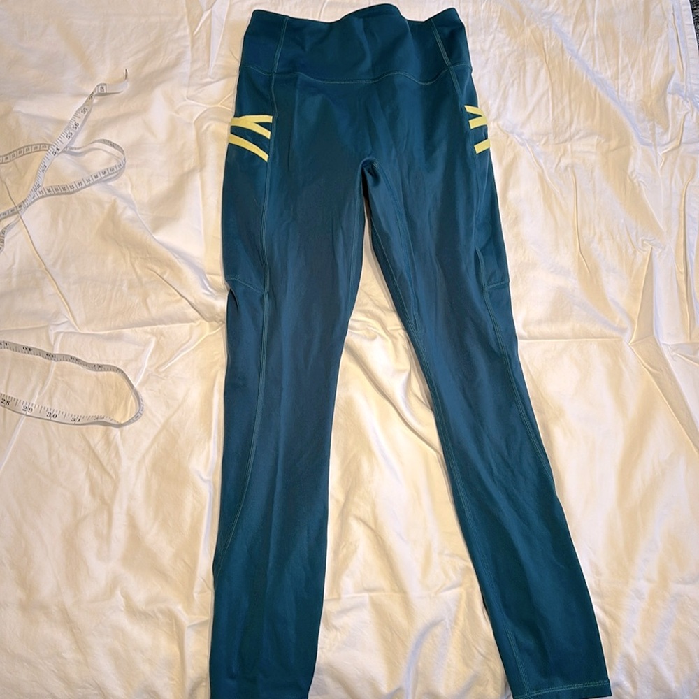 Fabletics Motion365 legging. Beautiful dark green color! Size Small!